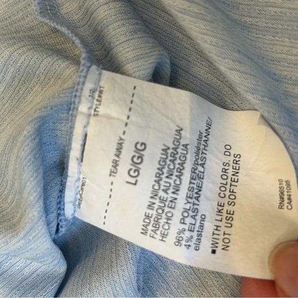 Under Armour Women's Light Blue Top Large - Picture 6 of 7